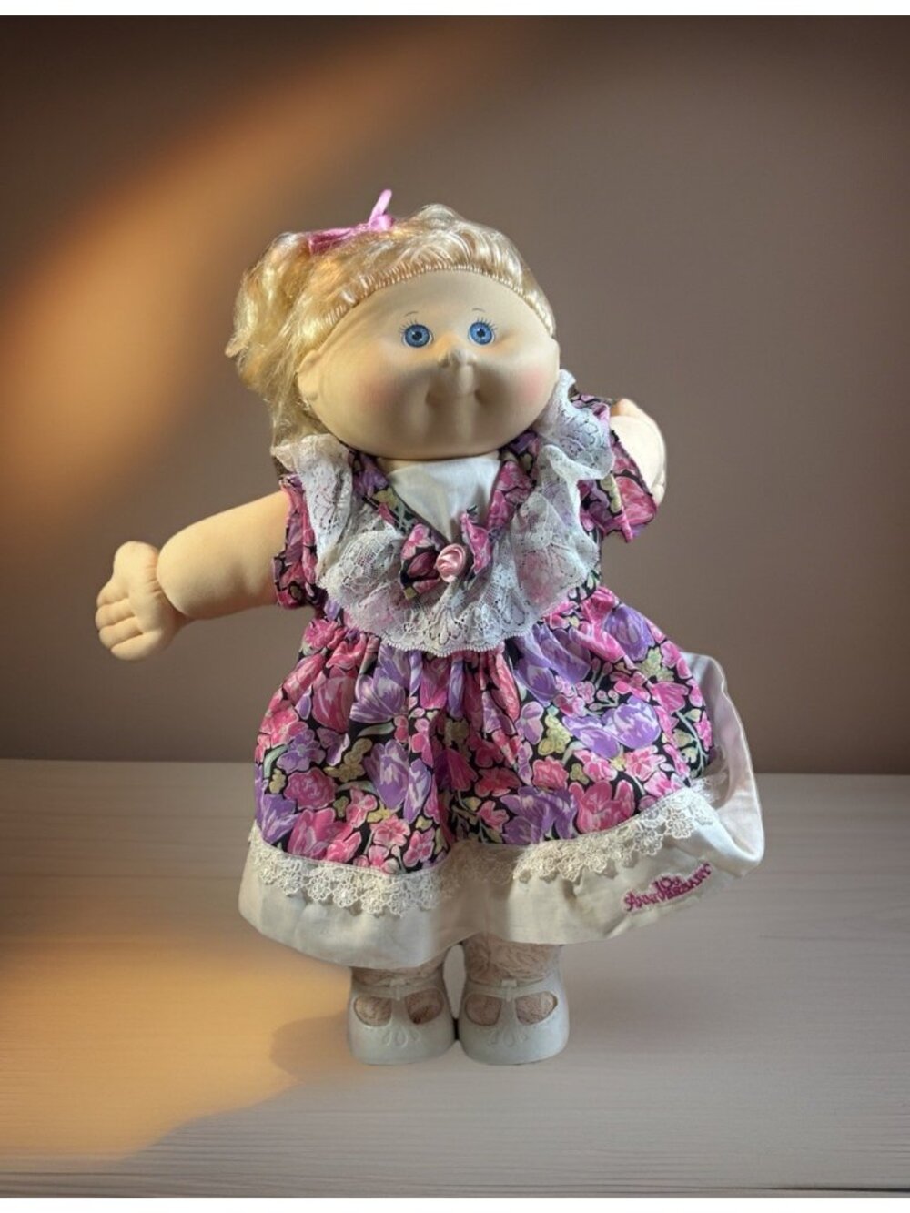 Cabbage Patch Kids Girl in Dress Blonde Hair Blue Eyes Hasbro 10th Anniversary